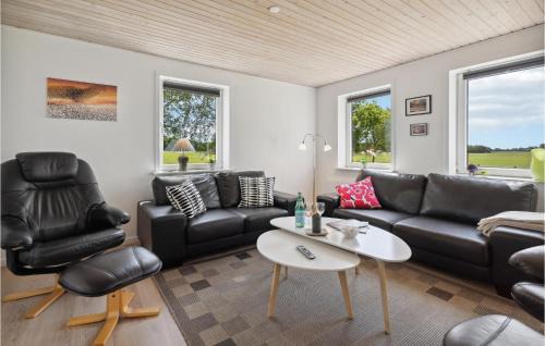Tønder Municipality House | Cozy Home In Skærbæk With Kitchen