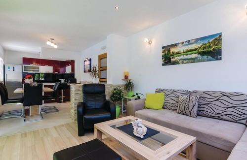 Kobas House | Cozy home in Ston with WiFi