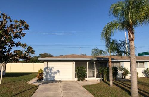 Englewood Apartment | Cozy home in Sunny Florida!