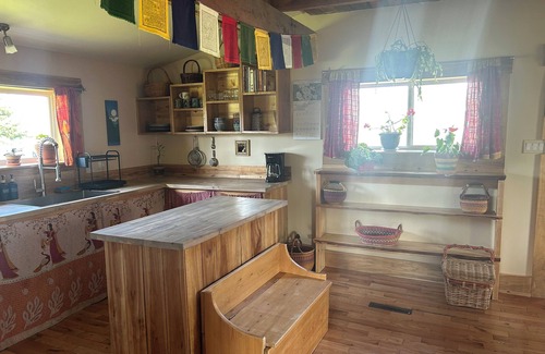 Advocate Harbour House | Cozy home in the heart of Advocate Harbour, Pet friendly!