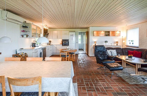 Vinderup House | Cozy home in Vinderup with WiFi