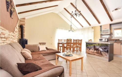 Trilj House | Cozy Home In Vojnic Sinjski With Sauna