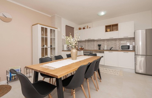 Vrgorac House | Cozy home in Zavojane with WiFi