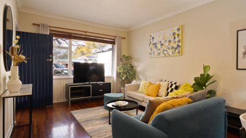 Ardross House | Cozy home near Swan River-10 mins to Perth City