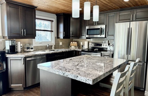 Fenelon Falls House | Cozy Home on Sturgeon Lake with Hot Tub
