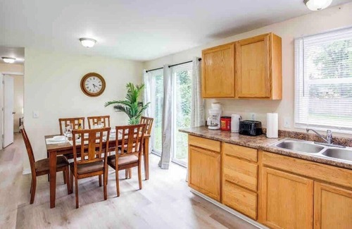 Rochester House | ~Cozy Home~ Steps to RIT by UofR/Airport/DWTN w/AC