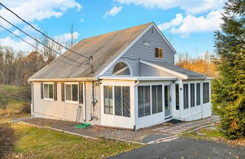 Long Pond House | Cozy Home w Sauna Hot tub Indoor Pool