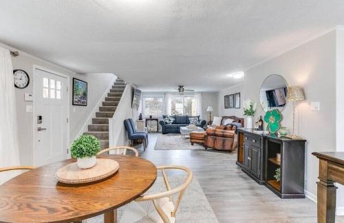 South Bend House | Cozy Home w/Sonos + Walking to Notre Dame