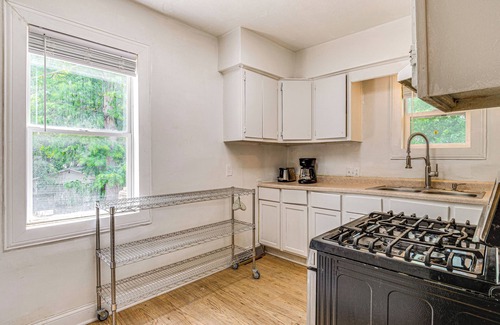 Windsor Park House | Cozy Home w/Yard < 3 Mi to Downtown Indianapolis!