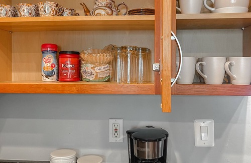 Derwood House | Cozy Home - Walkable to Metro, Perfect DC getaway!