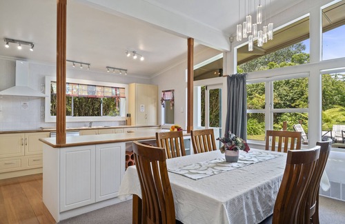 Springfield House | Cozy home with a pool! 5 minutes to Rotorua Town Centre.