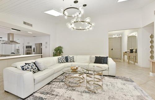 Wellington House | Cozy home with big pool in Wellington!