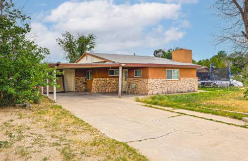 Carlsbad House | Cozy Home with Patio 24 Miles to Carlsbad Caverns NP