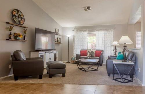 East Mesa House | Cozy home with pool, fire table, BBQ, RV parking