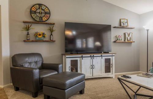 East Mesa House | Cozy home with pool, fire table, BBQ, RV parking