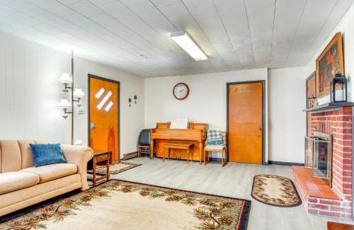 Belleville House | Cozy Home with Private Patio and Views, Hiking On-Site