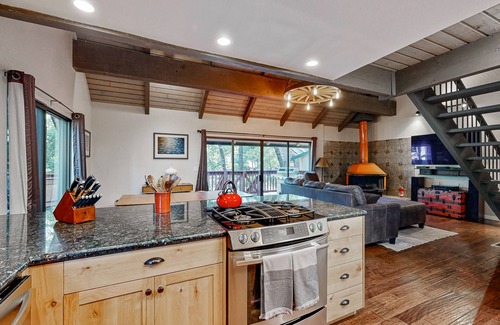 Twain Harte Cabin | Cozy home with wood burning fireplace, spacious deck, and BBQ