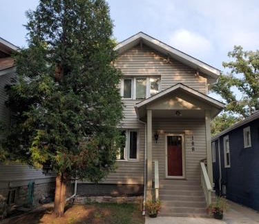 Tuxedo House | Cozy homestay in the master bedroom of a River Heights home