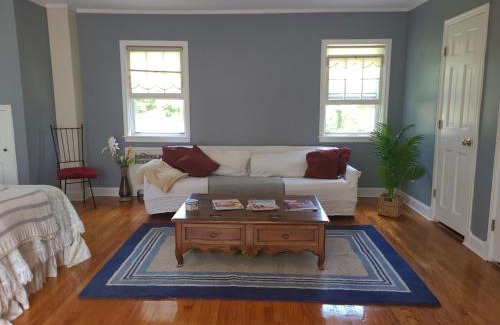 White Plains House | Cozy Homeva Battle Hill WP