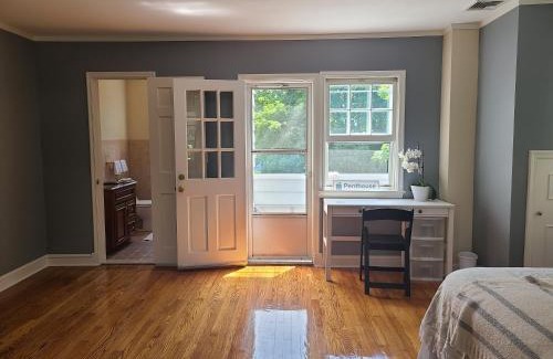 White Plains House | Cozy Homeva Battle Hill WP