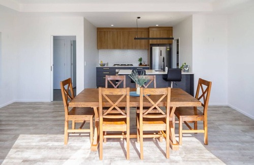 Hornby House | Cozy Hornby Bungalow with Garage