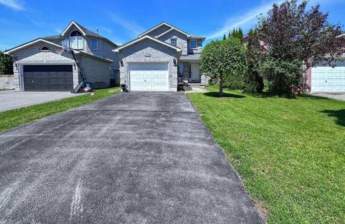 Barrie House | Cozy house at south end Barrie
