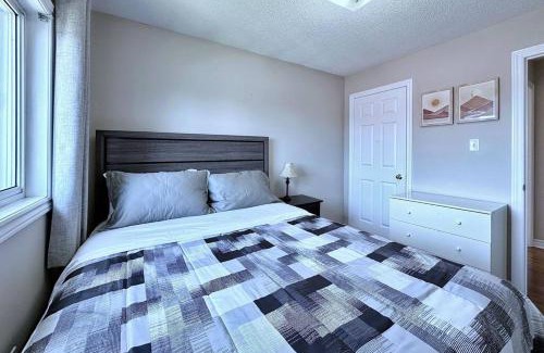 Barrie House | Cozy house at south end Barrie