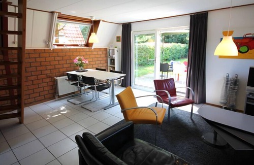 Sint Nicolaasga House | Cozy house in a holiday park in Sint Nicolaasga/Langweer (Free Wifi)
