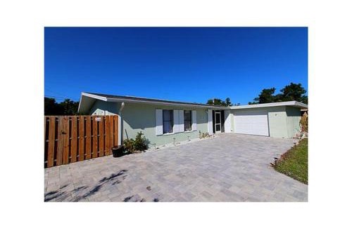 Caloosahatchee House | Cozy House in SE Cape Coral. Pet-friendly!