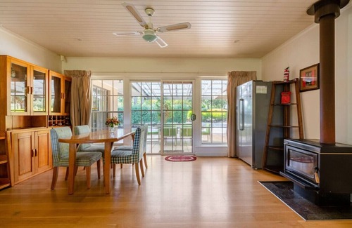 Hahndorf Other | Cozy house in the vineyard