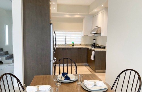 Hermosillo House | Cozy House! Safe and Family Zone, 5 min. Airport and Consulate.