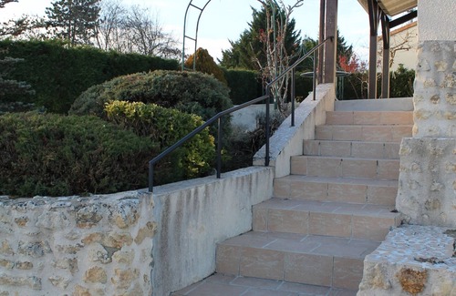La Roche-Posay House | Cozy House with Garden near Thermes du Connétable - 2 BR, Fully Equipped, WiFi, Sleeps 4
