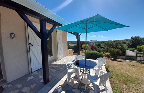 La Roche-Posay House | Cozy House with Garden near Thermes du Connétable - 2 BR, Fully Equipped, WiFi, Sleeps 4