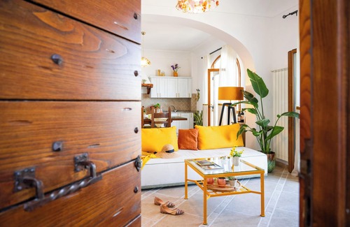 Montepertuso Apartment | Cozy house with sea view, terrace and private parking