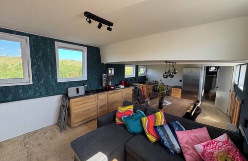 Andijk Boat Rental | "Cozy houseboat 'Anna' on the IJsselmeer - pure relaxation!"