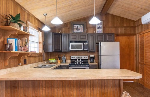 Winnie Cabin | Cozy Hunter's Cabin in an Exotic Ranch!