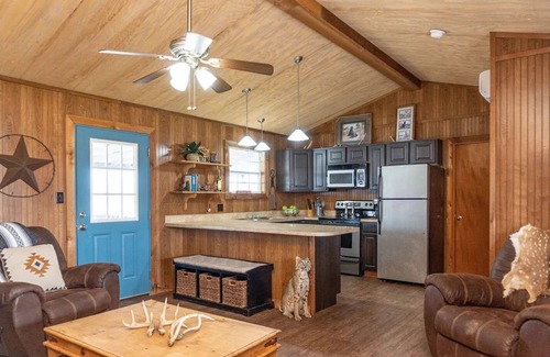 Winnie Cabin | Cozy Hunter's Cabin in an Exotic Ranch!