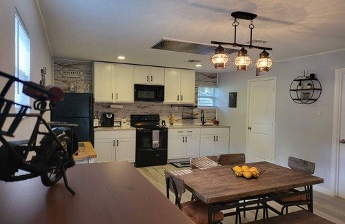 Riverview Apartment | Cozy Industrial Chic Apartment