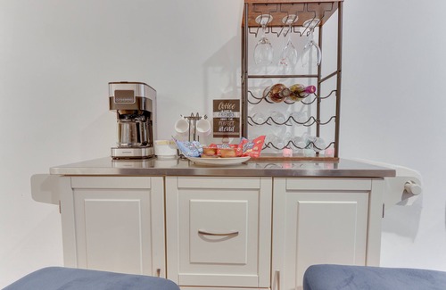 Shenandoah Apartment | Cozy Inwood Apartment: History, Hiking & Wine!