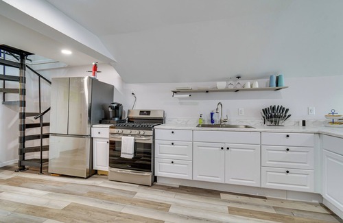 East Irondequoit House | Cozy Irondequoit Home on Lake Ontario!