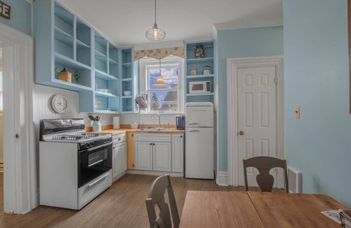 Irvington House | Cozy Irvington Getaway: Mins to Downtown