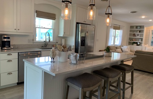 Chincoteague Cottage | Cozy island cottage with a Key West flair - CLOSEST TO THE BEACH!