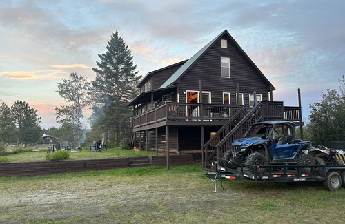 Brighton House | Cozy Island Pond Lodge with breathtaking views you don’t want to miss!