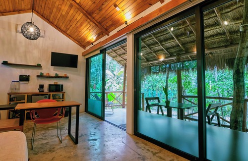 Cozumel Cabin | Cozy Jungle Retreat- Hot tub, Private Pool & Breakfast - 5 mins to Beach