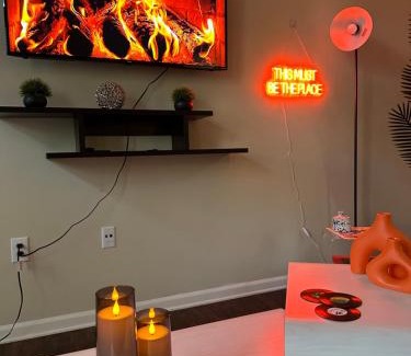 Easton Apartment | Cozy King 2 bedroom at Easton near Airport