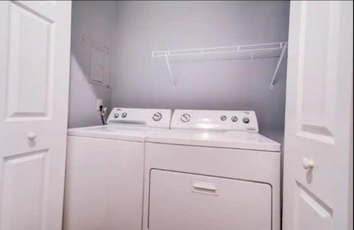 Decatur Apartment | Cozy King bed and Queen Sofa bed Apt