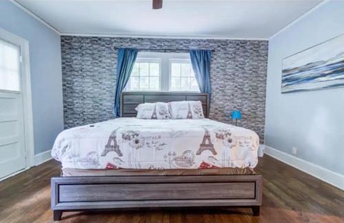 Decatur Apartment | Cozy King bed and Queen Sofa bed Apt