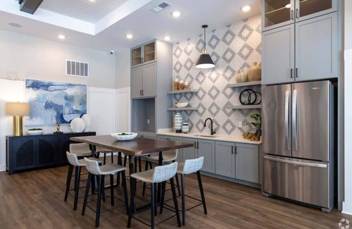 Lake Buena Vista Apartment | Cozy King Bed w/Pool Gym Pet Friendly Close Parks