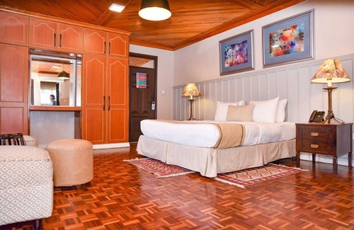 Gigiri Hotel | Cozy King Suite. Walking Distance to Mall & Green Spaces