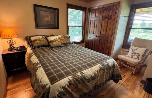 Decker Cabin | Cozy Kingston Cottage - 3-bedroom Lodge with AC, Peloton Bike, WiFi, and More